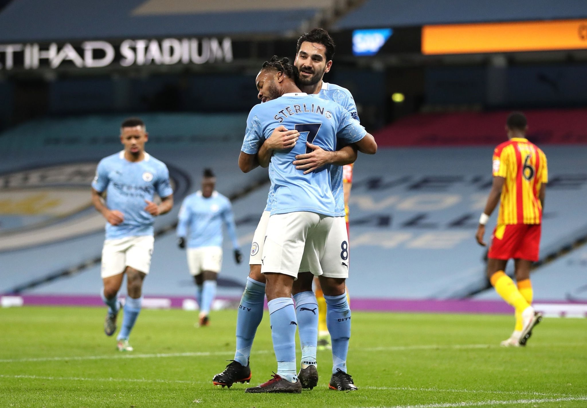 他大刀阔斧 他大刀阔斧